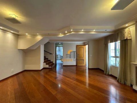 Casa com 4 dormitórios, Lareira, Adega Climatizada, 4 Vagas, Condomínio Fechado no Parque 