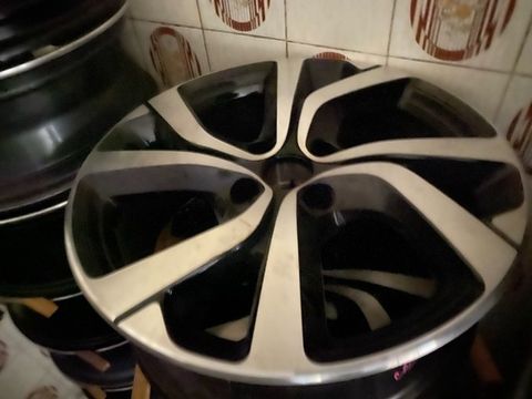 Roda Citroen Cactus aro 17 original não é réplica , unidade valor mínimo consulte o jogo 