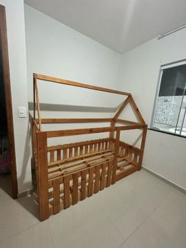 Cama infantil casinha de madeira