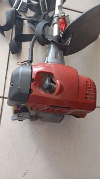 Roçadeira motor dois tempos 