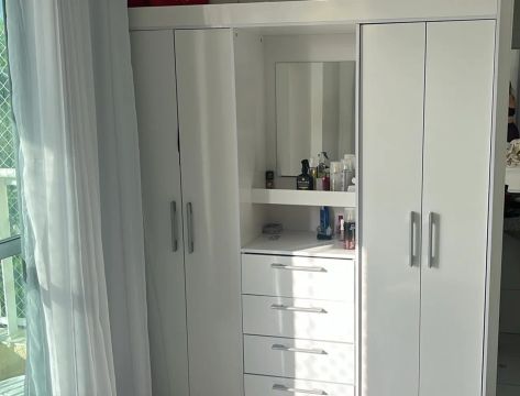 Guarda-Roupas Branco com Espelho
