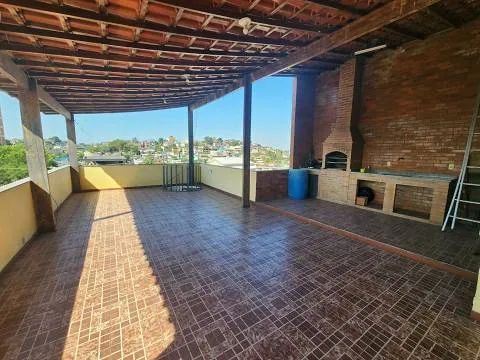 Casa Duplex com terraço - 5 quartos próximo a Mena Barreto  - Nilópolis - RJ