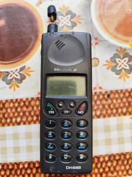 Celular Ericsson antigo - DH668