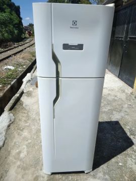 Geladeira Electrolux Duplex Frost Free