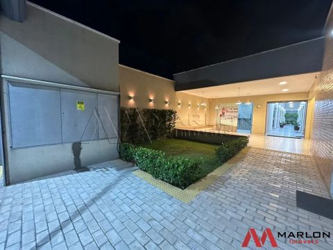 Prédio Comercial em Cidade da Esperança, 13 lojas, sala de administração, 250m².