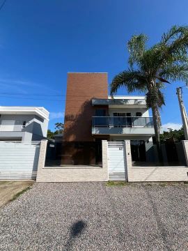 Casa  com 3 dormitórios com piscina no campeche .