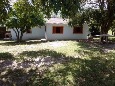 Chácara com casa com 03 quartos è venda no bairro Pains em Santa Maria