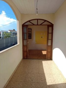 4 casas no flores 440 mil 