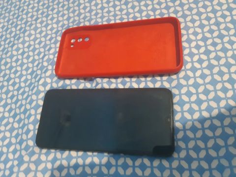 Celular já com capa e película 