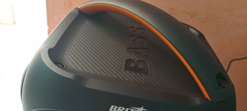 Som novo. Bateria interna 650w rms