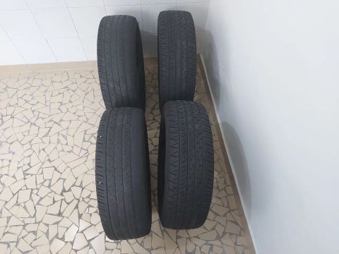 Rodas e pneus tirado do voyage 2018 1.6 valor 600,00 reais. 