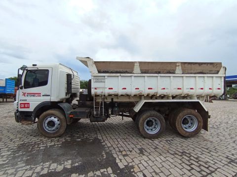 Caminhão caçamba MB 2425 