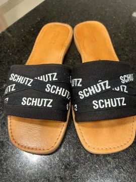 Sandálias Schutz - Preta - Rasteira 