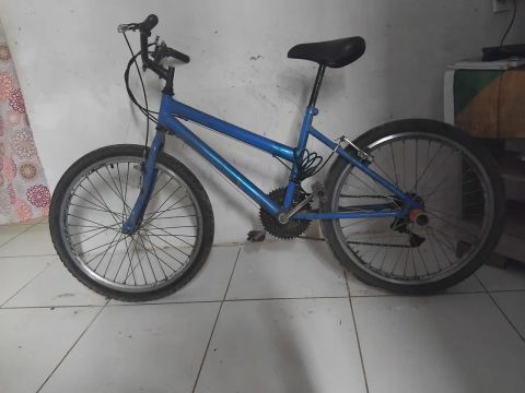 Bicicleta azul em ótimo estado
