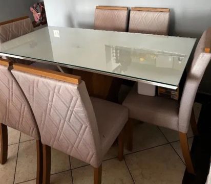 Mesa de jantar com tampo de vidro e 6 cadeiras