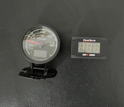 Manômetro de Turbo GReddy e Wideband FuelTech com sonda e chicote