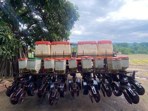Plantadeira Jumil 2880 9 linhas