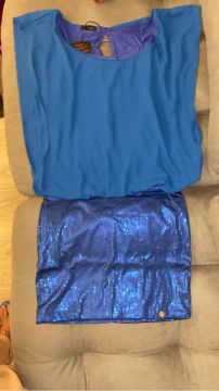 Vestido azul com detalhes em paetês