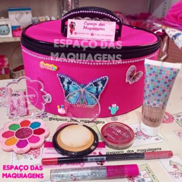 Maleta com maquiagem