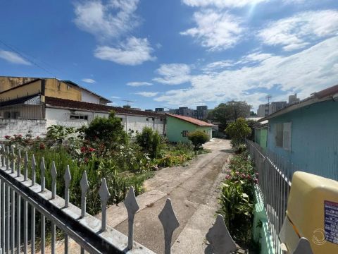 Terreno com 625m² no Estreito