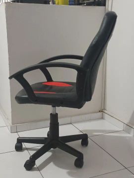 Cadeira Gamer Preta e Vermelha