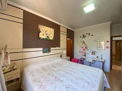 Vende se casa em Congonhas
