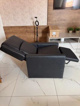 Vendo 2 Poltronas Reclinável para Descanso e Conforto