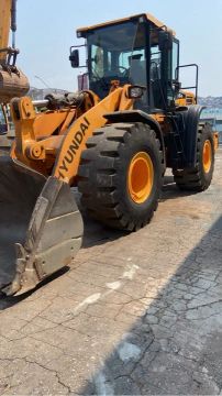 Pá carregadeira Hyundai HL760