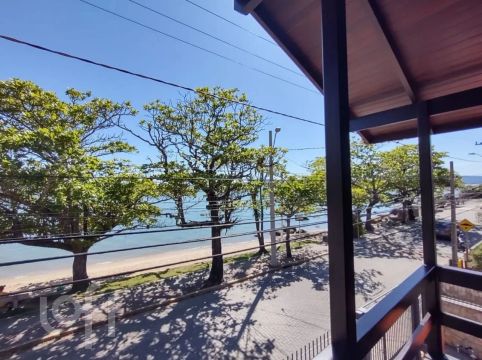 Casa à venda em Santo Antônio de Lisboa com 200 m², 4 quartos, 2 suítes, 3 vagas