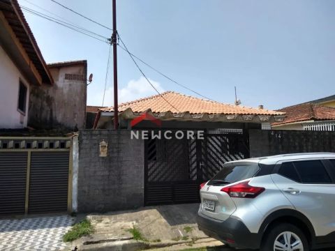 Casa em Rua Estevão de Almeida - Vila Cascatinha - São Vicente/SP