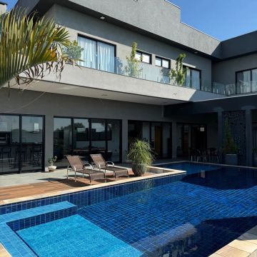 Casa à Venda no Condomínio Costa Azul