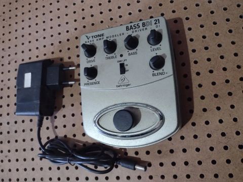 Pedal de Baixo Behringer BDI 21