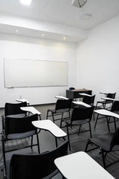 Sala de aula com 20 lugares