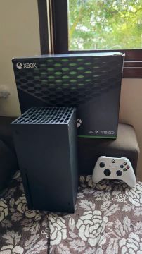 Xbox Series x + controle novo white+ brinde duracell 