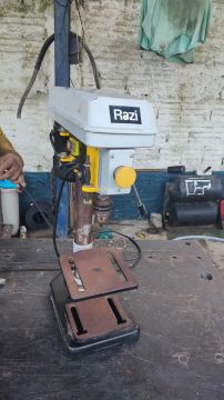 Furadeira de Bancada Razi 5/8 500w velocidade 9 A 3000 rpm