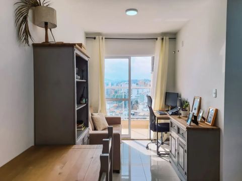 Prático e com vista livre para o bairro São Mateus para venda