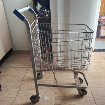 Carrinho de compras seminovo