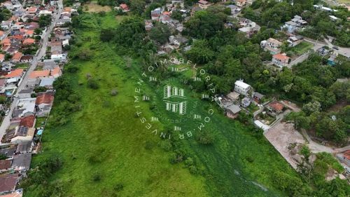 CHACARA COM GRANDE ÁREA PRIVATIVA NO SAMBAQUI