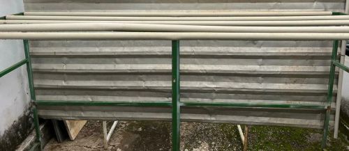 Estrutura de suporte em metal