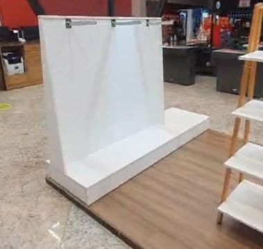 Expositor com Arara para Loja