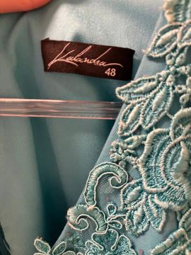Vestido de festa rendado azul