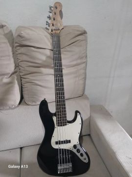 Baixo Squier Affinity Jazz Bass Preto