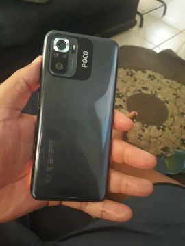Vendo xiaomi poco m5s 256g 8+3 RAM  Semi novo 