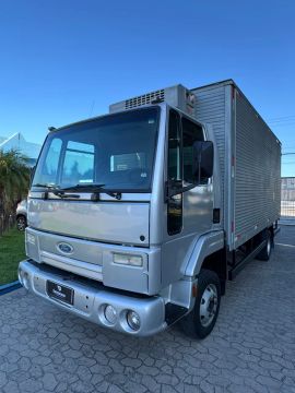 Caminhão Ford Cargo 815E