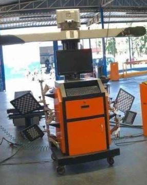 Alinhamento 3D com gabinete de aço, computador e demais acessórios