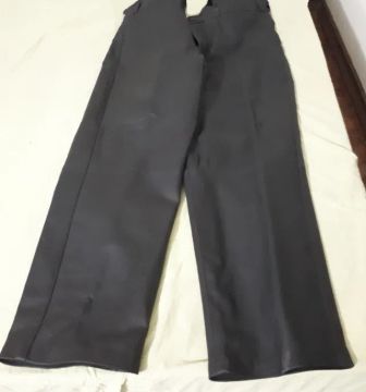 Calça de couro legitimo