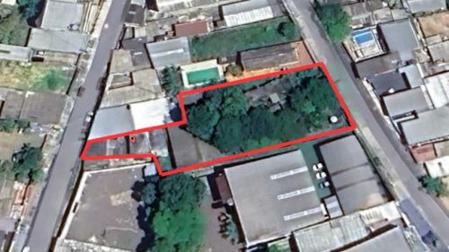Área Arborizada em meio ao Adrianópolis