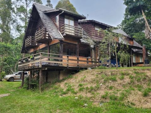Imóvel para venda possui 220 metros quadrados com 7 quartos em Centro - Sapucaí-Mirim - MG