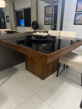 Mesa de Jantar em Madeira com Tampo de Vidro