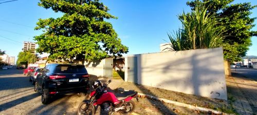 Imóvel para venda possui 300 metros quadrados em Morretes - Itapema - SC